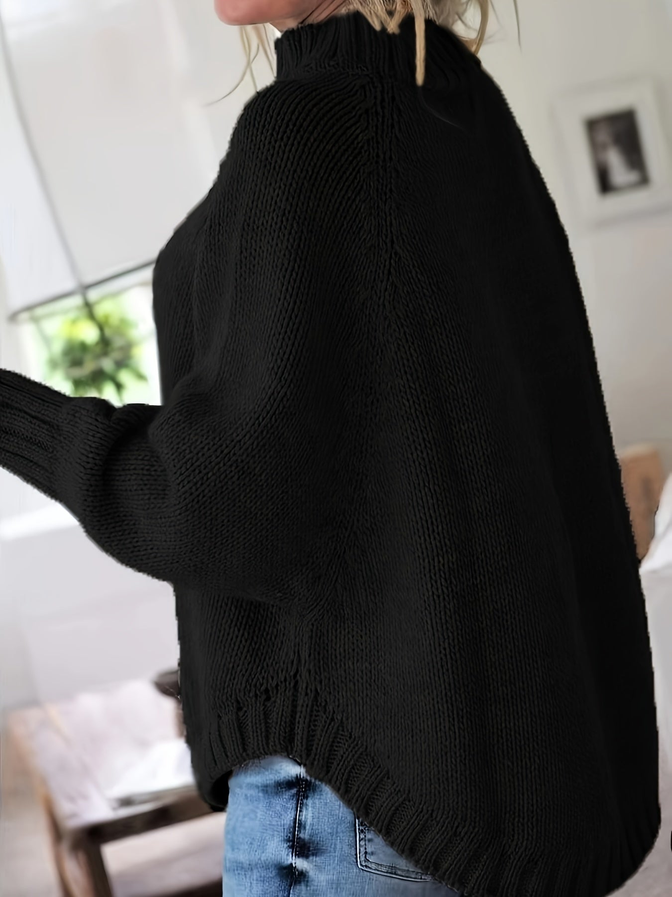 Chiara – Gebreide Damestrui met Vleermuismouwen en Gebogen Zoom