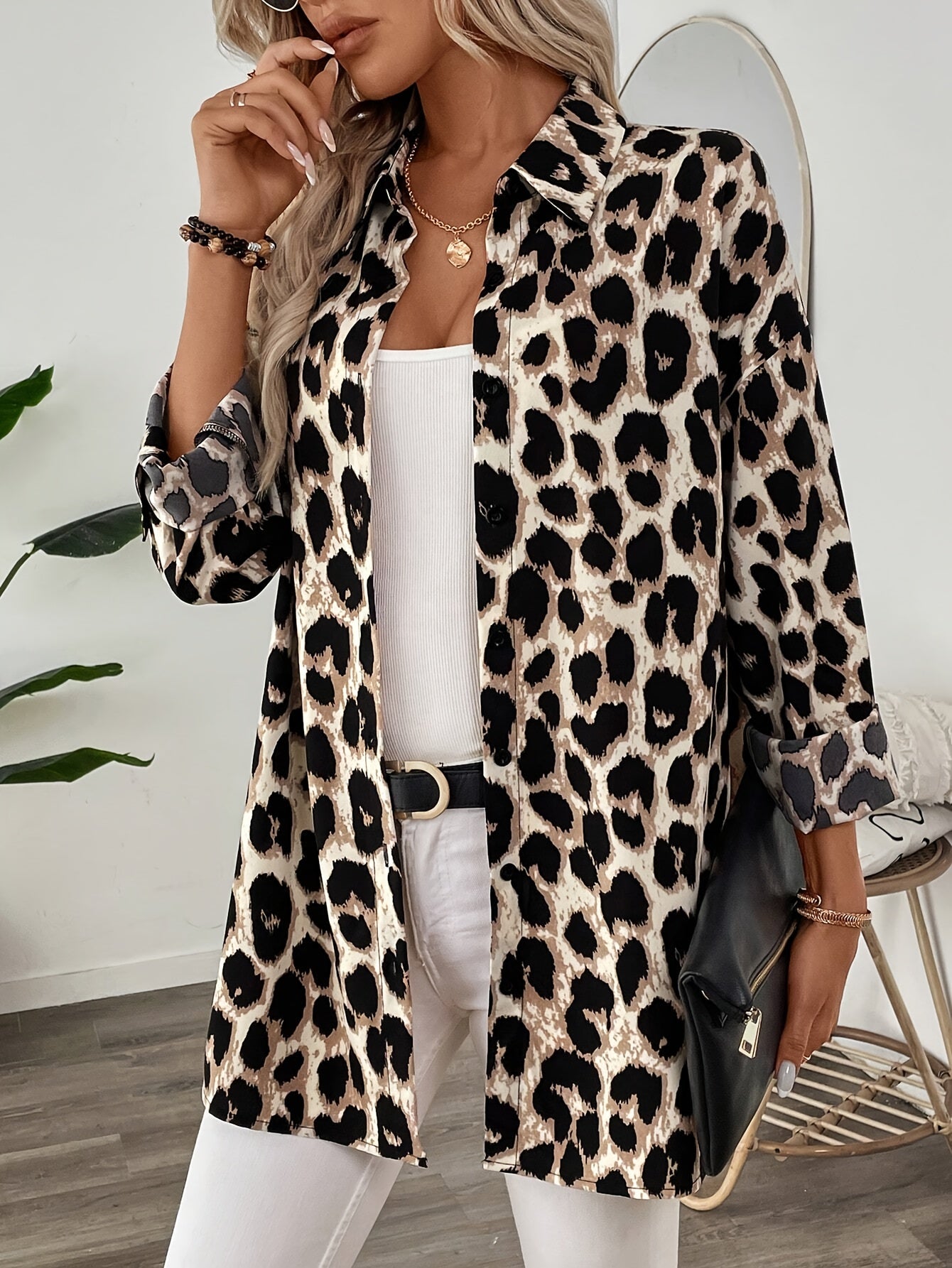 Chiara – Luchtige Lange Damesblouse met Panterprint