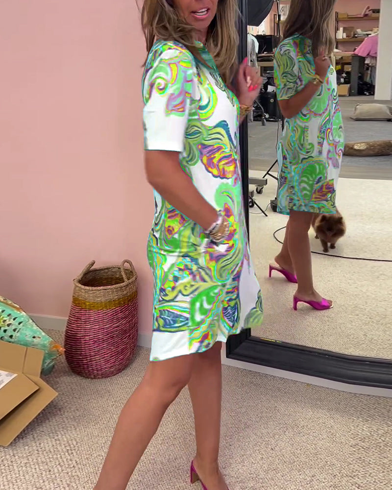 Élodie – Getailleerde Damesjurk met Vrolijke Print