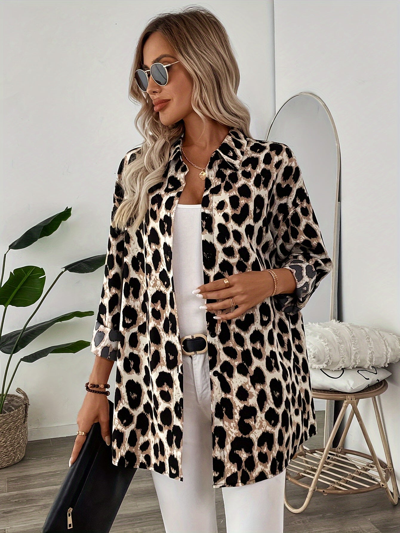 Chiara – Luchtige Lange Damesblouse met Panterprint