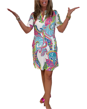 Élodie – Getailleerde Damesjurk met Vrolijke Print