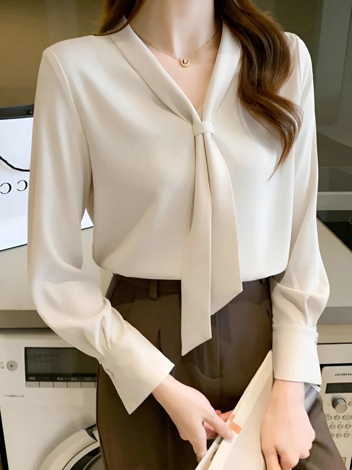 Camila – Elegante Dames V-Hals Blouse