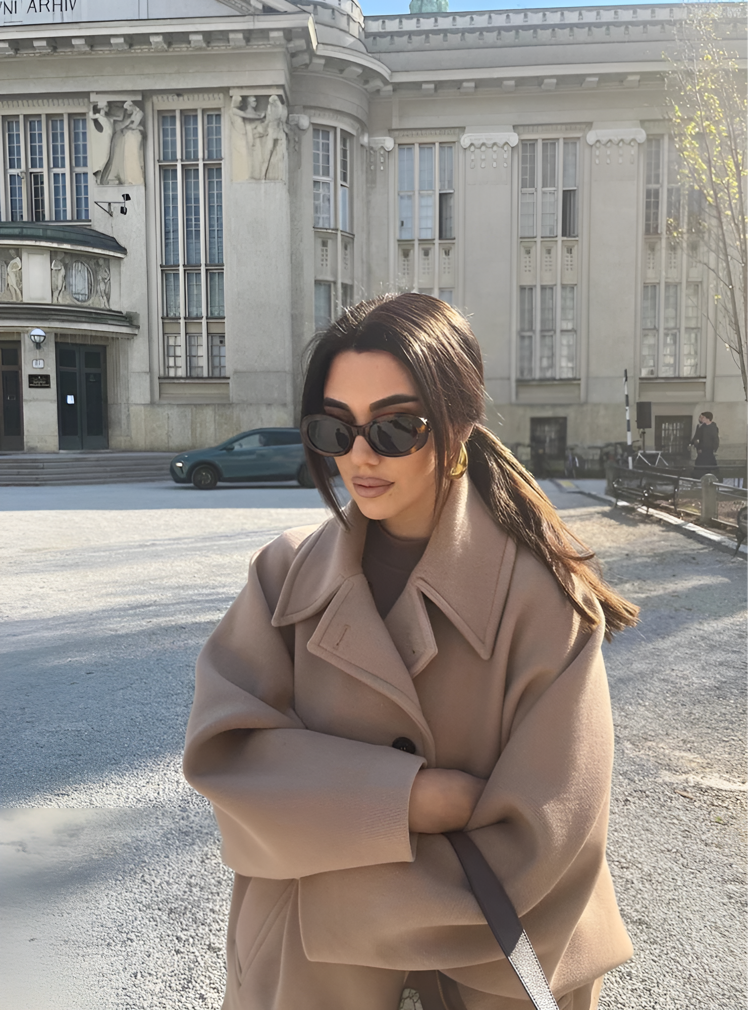 Isabella – Elegante Dames Cape met Knopen en Wolblend