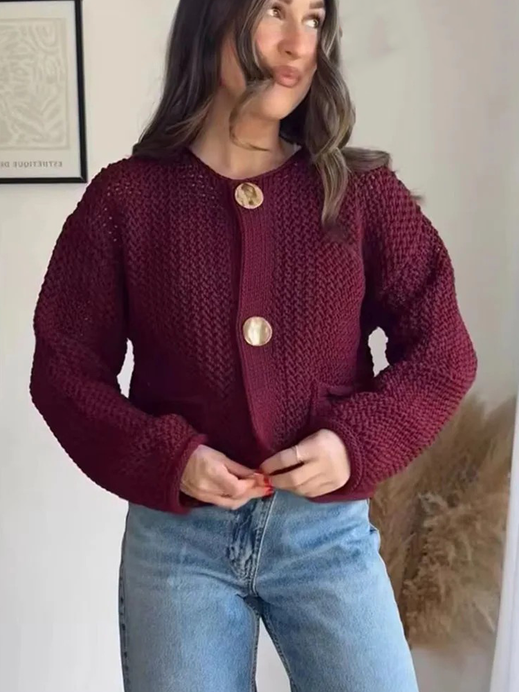 Giulia – Grofgebreid Damesvest met Metallic Knopen