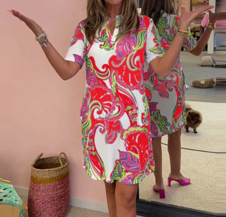 Élodie – Getailleerde Damesjurk met Vrolijke Print