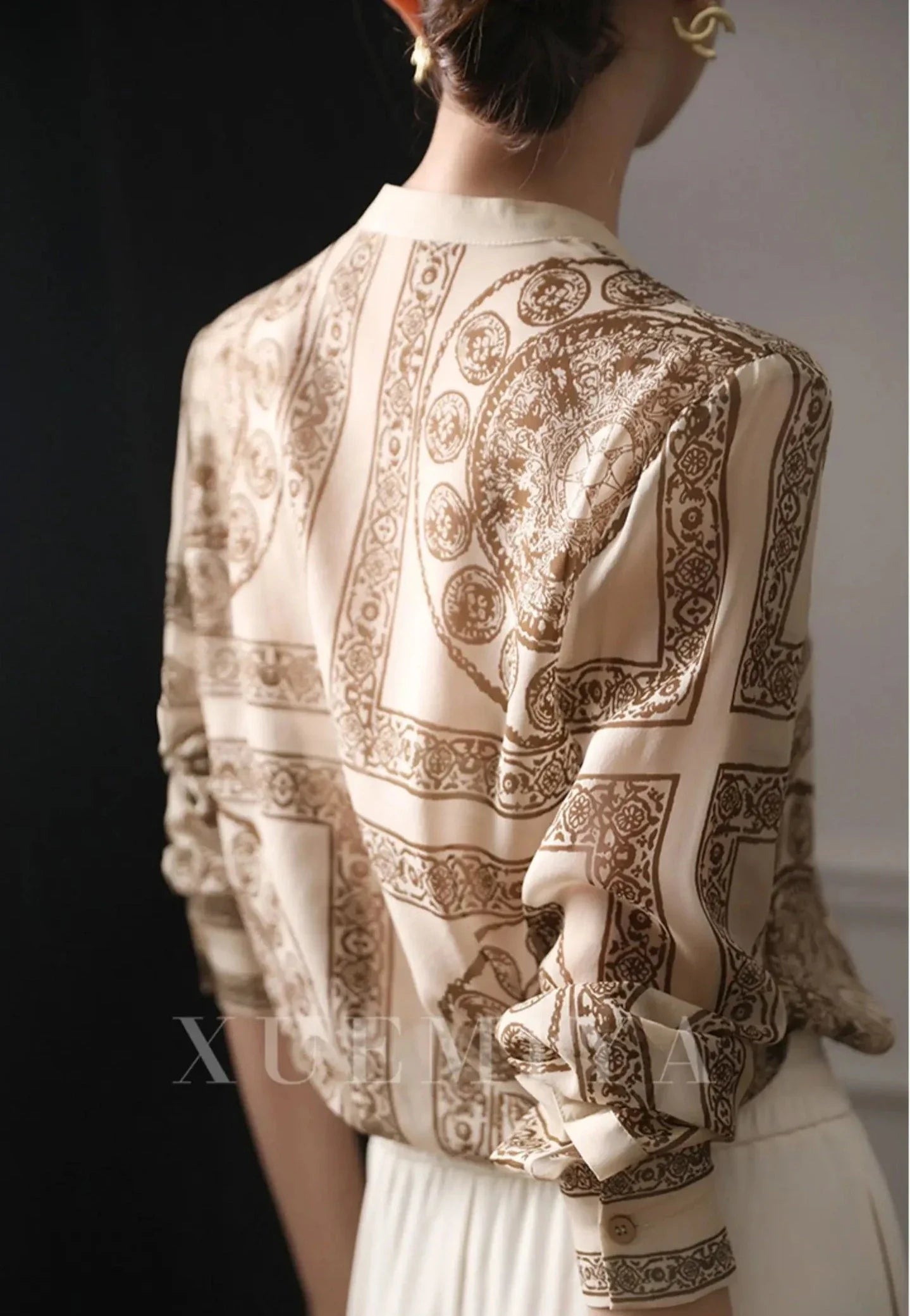 Isabella – Elegante Dames Blouse met Lange Mouwen en Print