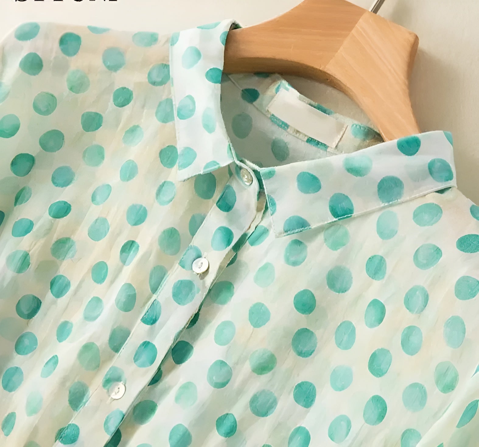 Luciana – Ademend Dames Linnen Blouse met Polkadotprint