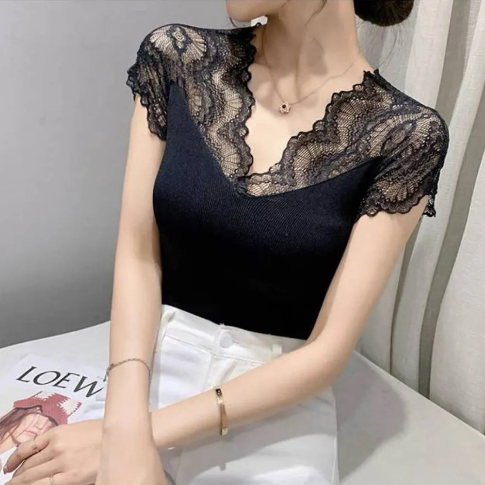 Isabella – Dames Blouse met Kanten Kraag en Korte Mouwen
