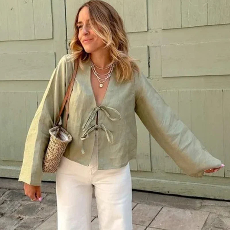 Giulia – Linnen V-Hals Damesblouse met Vetersluiting