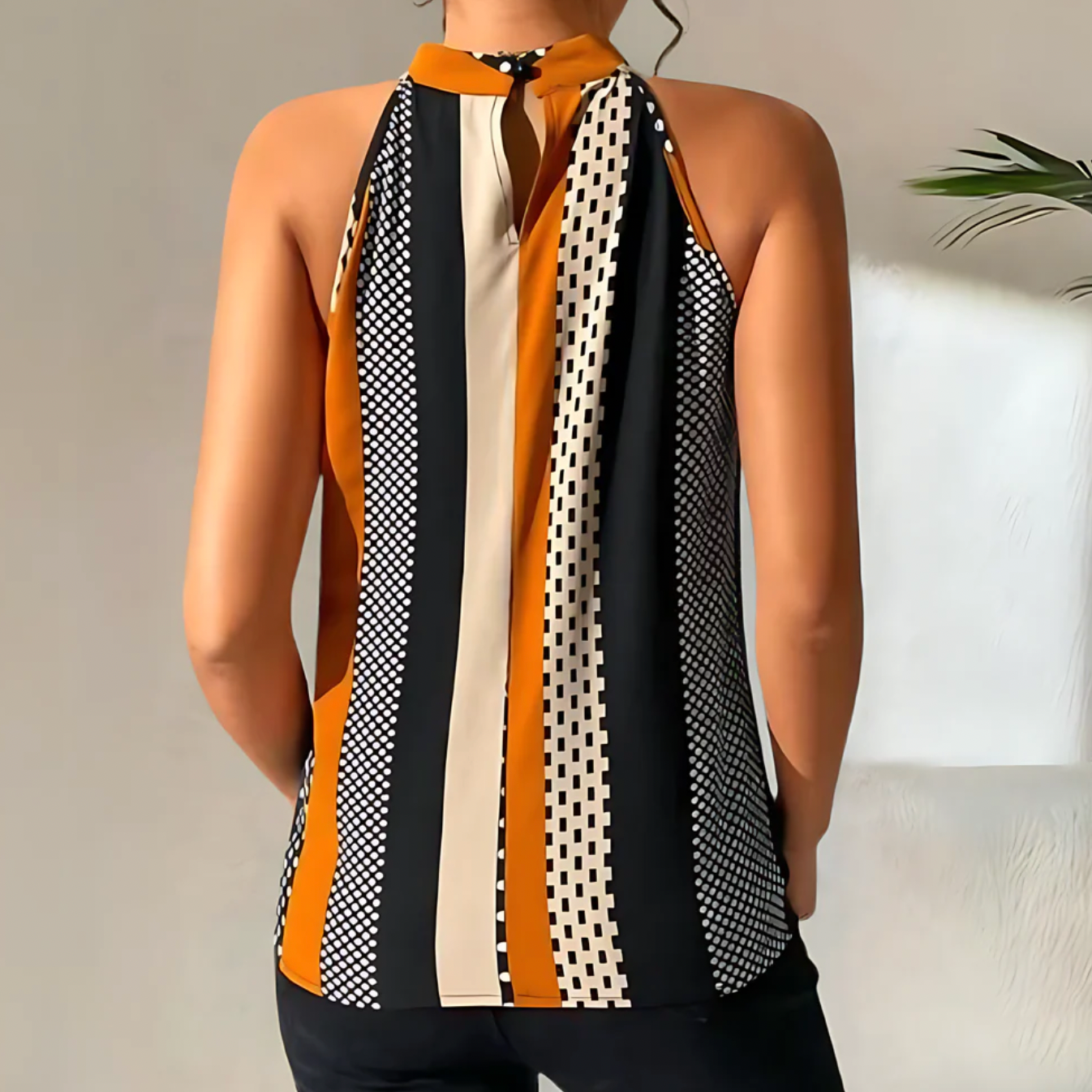 Sofia – Elegante Dames Zwarte Top met Print
