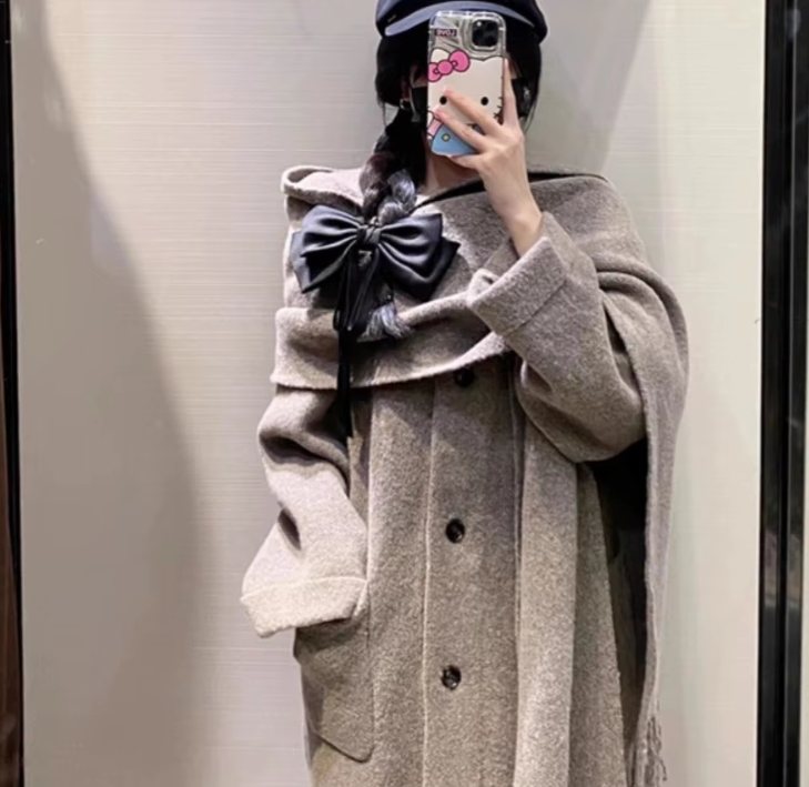 Elena – Comfortabele Damescardigan met Ingebouwde Sjaal