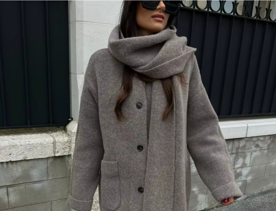Elena – Comfortabele Damescardigan met Ingebouwde Sjaal
