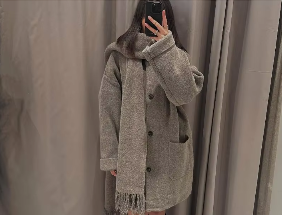 Elena – Comfortabele Damescardigan met Ingebouwde Sjaal