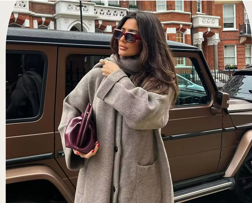 Elena – Comfortabele Damescardigan met Ingebouwde Sjaal