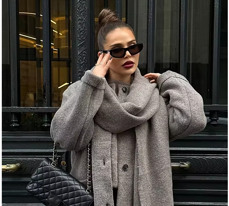 Elena – Comfortabele Damescardigan met Ingebouwde Sjaal