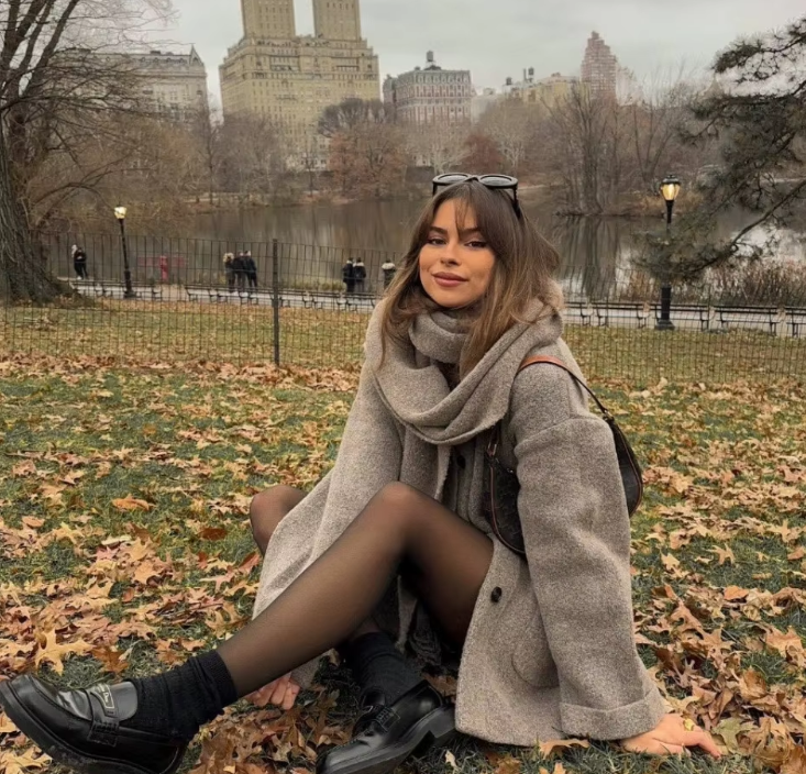 Elena – Comfortabele Damescardigan met Ingebouwde Sjaal