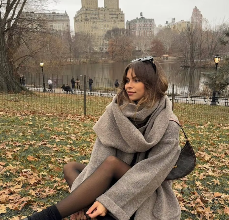 Elena – Comfortabele Damescardigan met Ingebouwde Sjaal