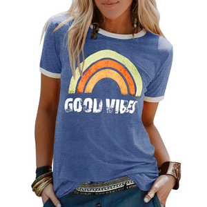 Kiyara – Dames T-shirt met Regenboogprint  en Positieve Quote