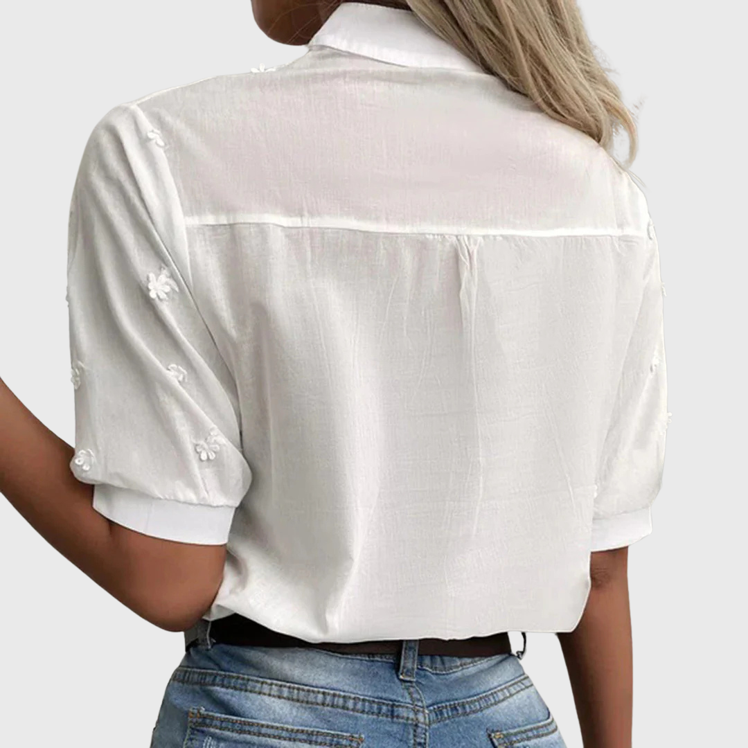 Camille – Losvallende Damesblouse in Wit