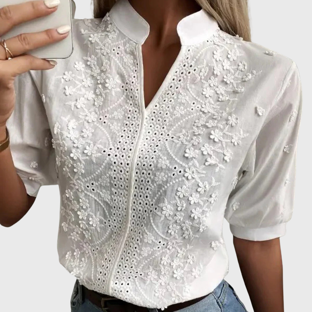 Camille – Losvallende Damesblouse in Wit