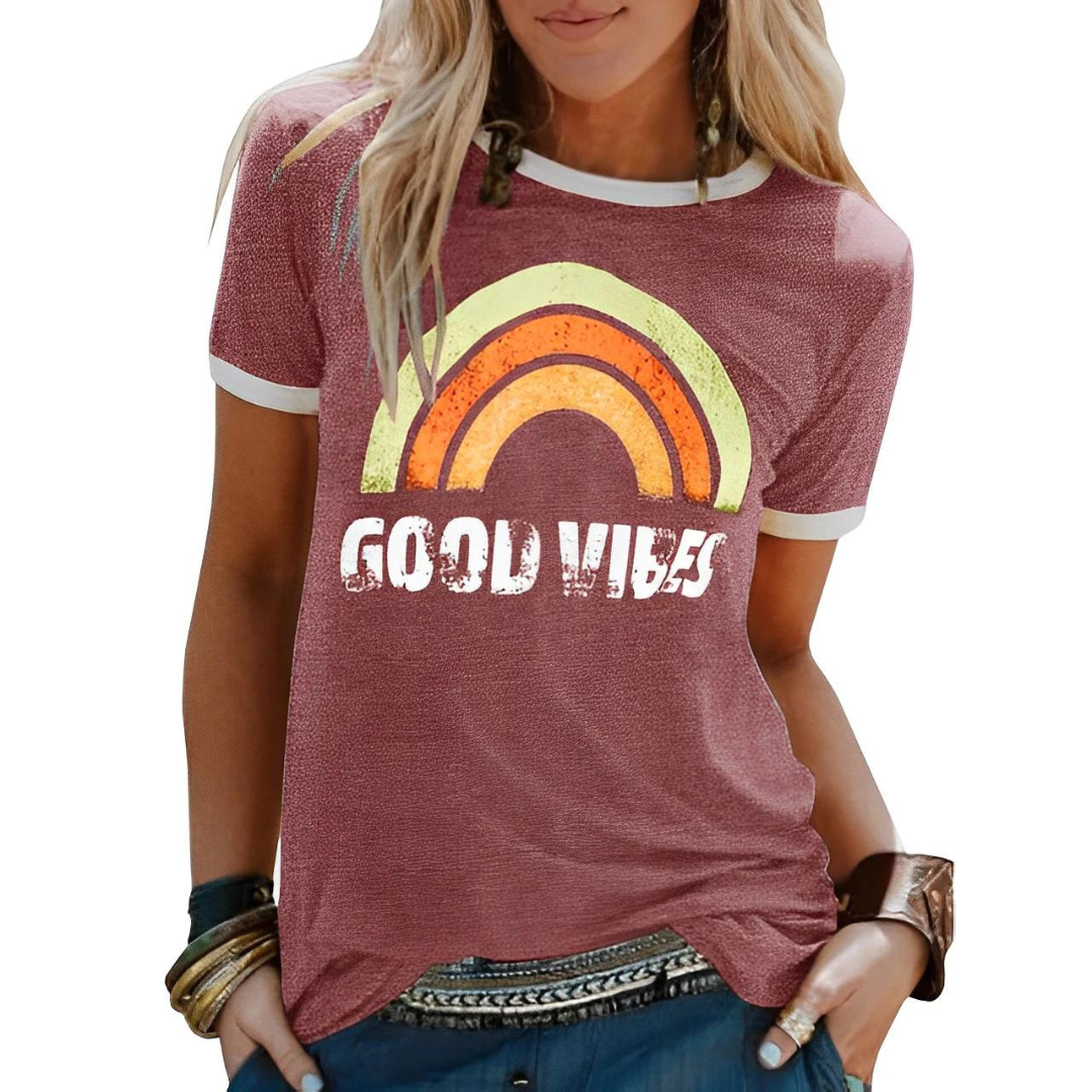 Kiyara – Dames T-shirt met Regenboogprint  en Positieve Quote