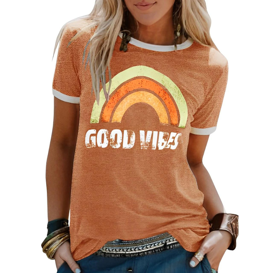 Kiyara – Dames T-shirt met Regenboogprint  en Positieve Quote