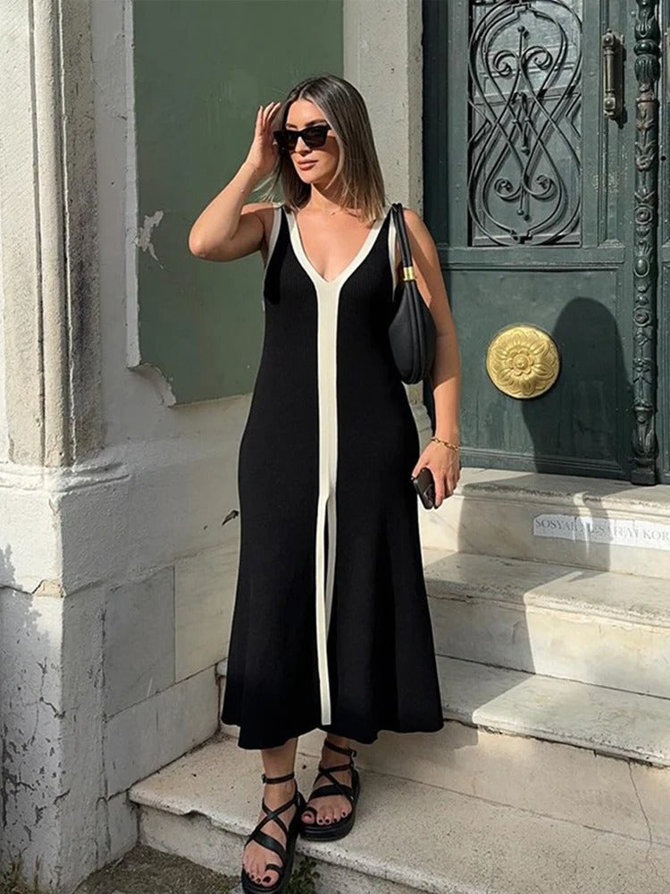 Giulia – Verleidelijke Zwarte Maxi Jurk met V-hals & Split