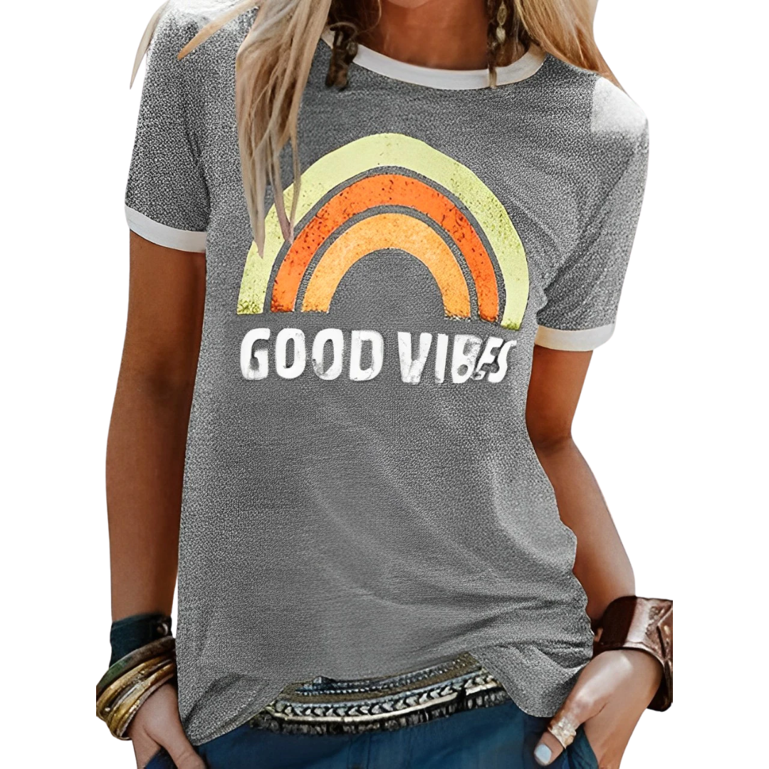 Kiyara – Dames T-shirt met Regenboogprint  en Positieve Quote