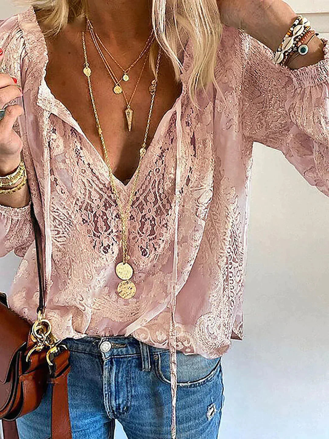 Marta – Damesblouse met verfijnde kanten details