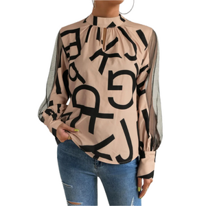 Alessia – Elegante Dames Blouse met Patchwork en Letterprint