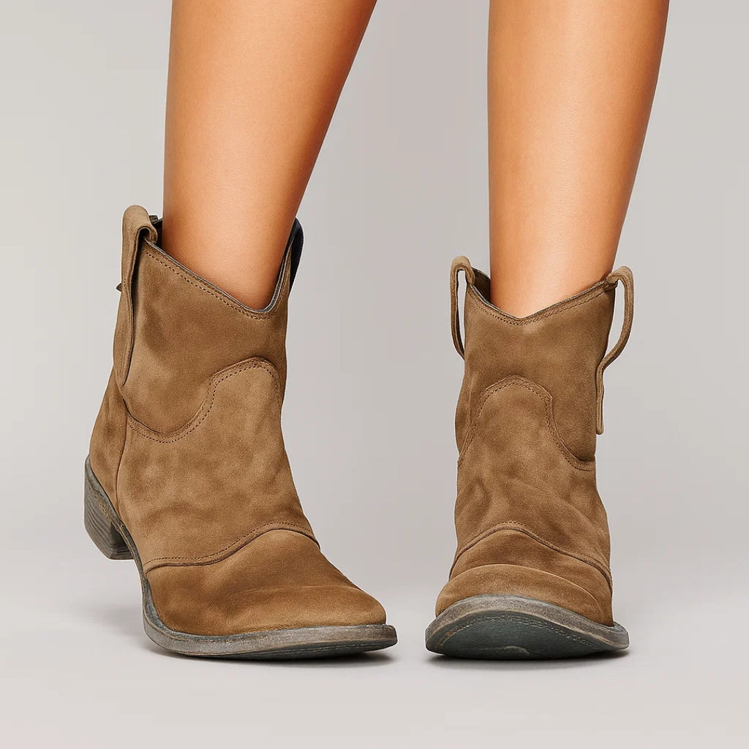 Zoey – Dames Enkellaarzen met Western-Accent