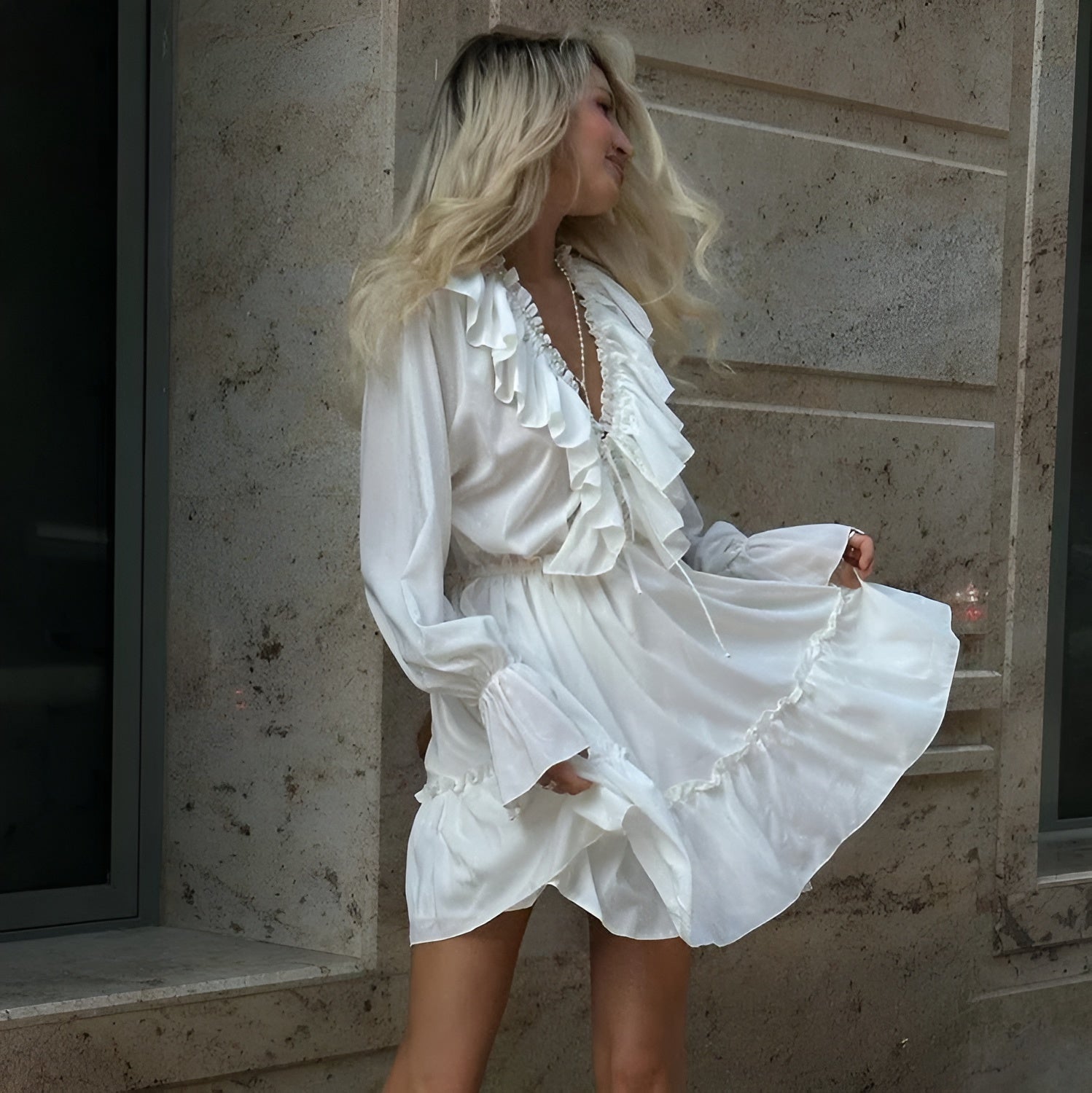 Ruffina – Elegante Witte Damesjurk met Ruches en Pofmouwen