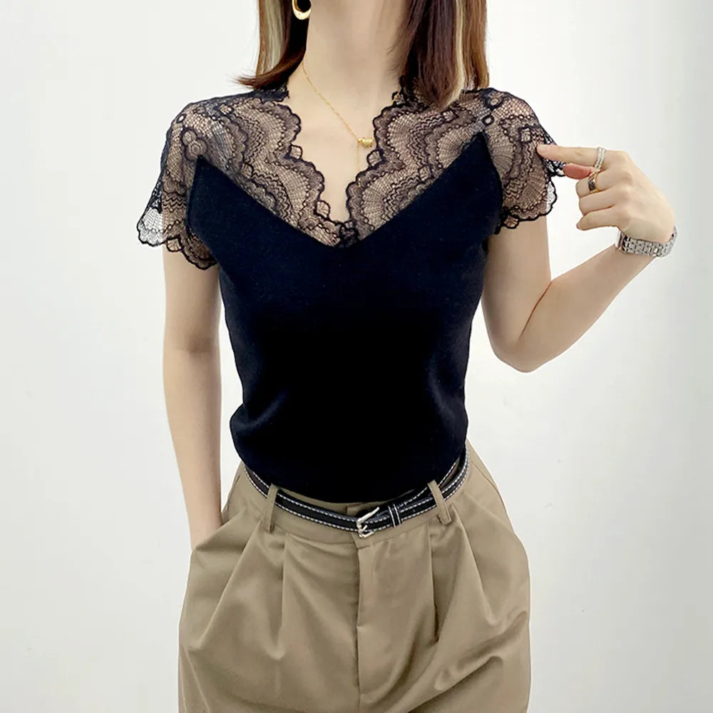 Isabella – Dames Blouse met Kanten Kraag en Korte Mouwen