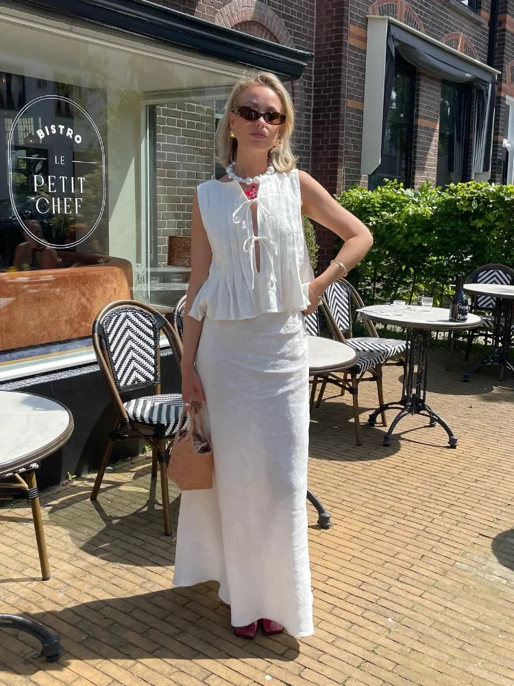 Lucia – Elegante Dames Set met Strikdetail en Plooirok