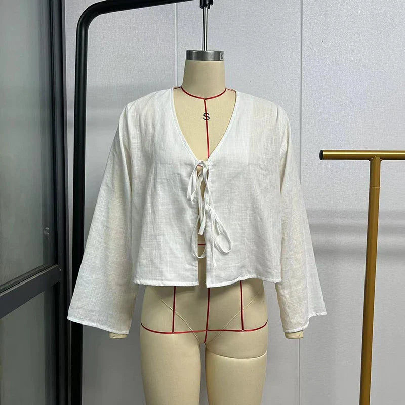 Giulia – Linnen V-Hals Damesblouse met Vetersluiting
