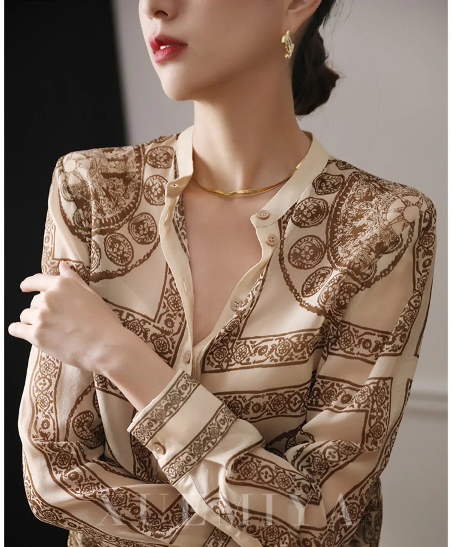 Isabella – Elegante Dames Blouse met Lange Mouwen en Print