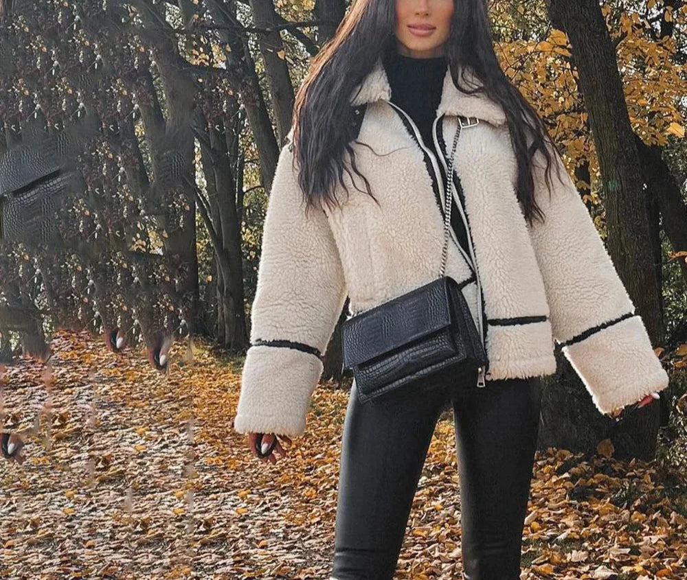 Clara – Beige Slim Fit Winterjas van Lamswol voor Dames
