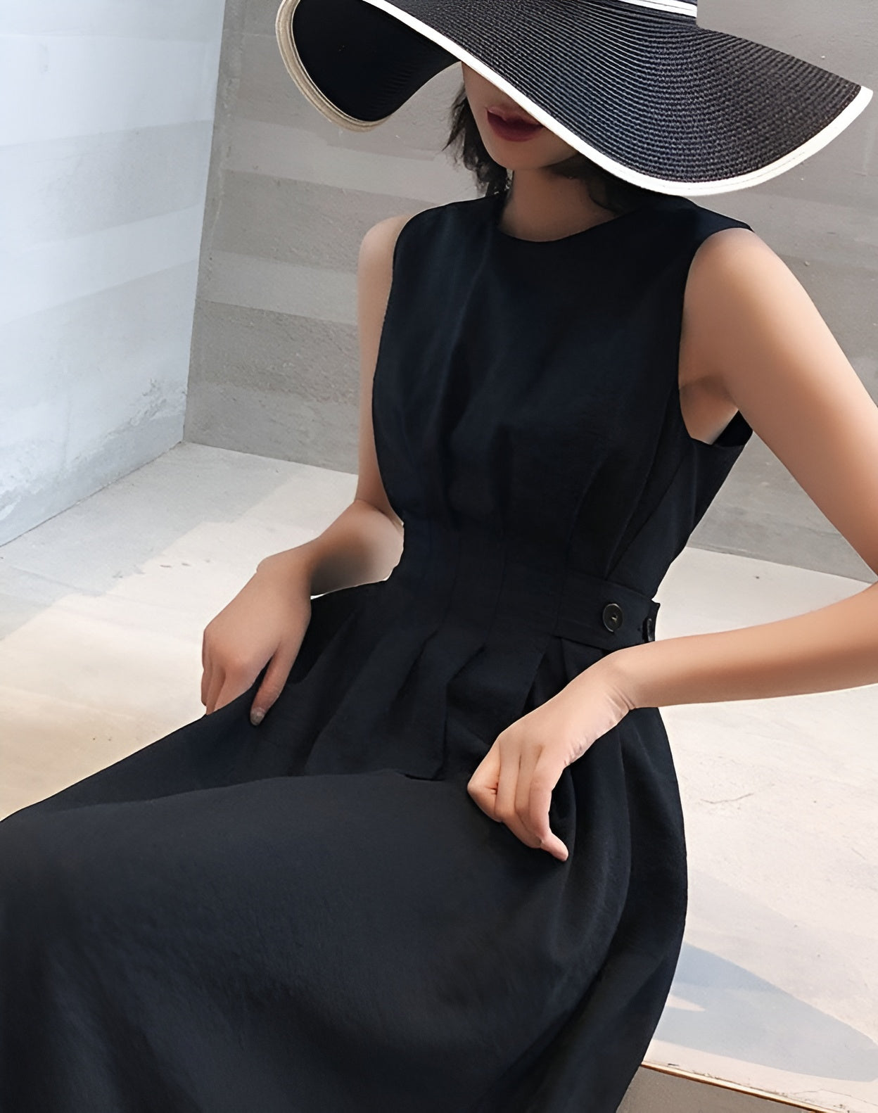 Elena – Elegante Zwart-Witte Mouwloze Jurk voor Dames