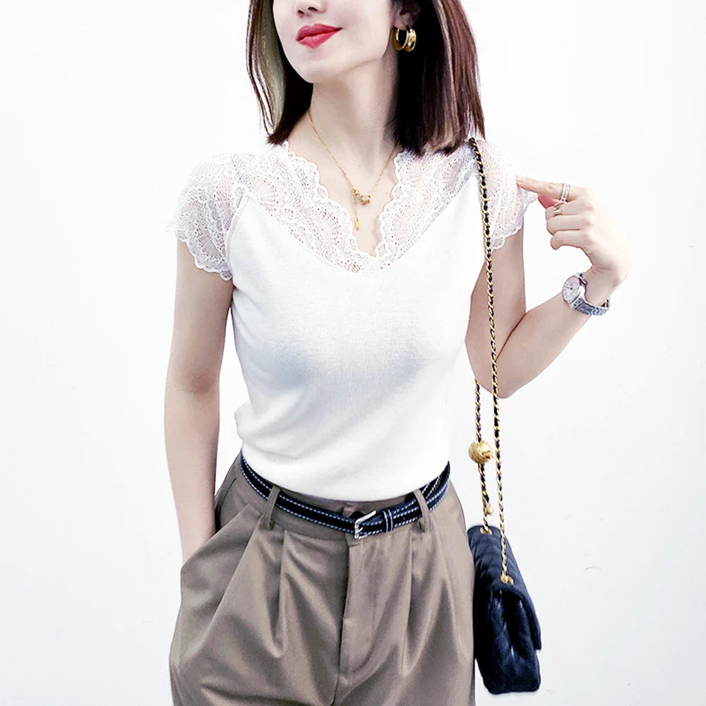 Isabella – Dames Blouse met Kanten Kraag en Korte Mouwen