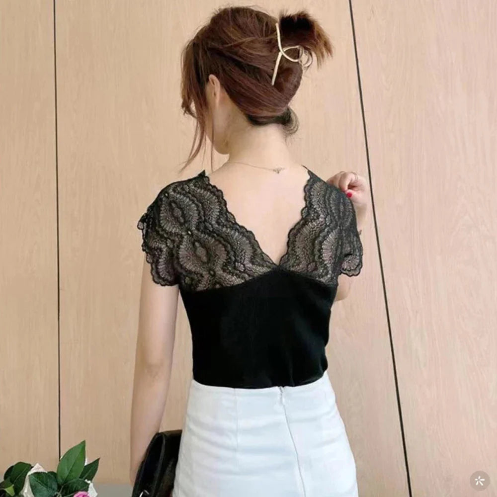 Isabella – Dames Blouse met Kanten Kraag en Korte Mouwen