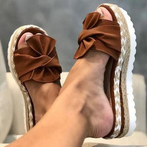 Isabella – Elegante Dames Sleehak Sandalen met Strikdetail