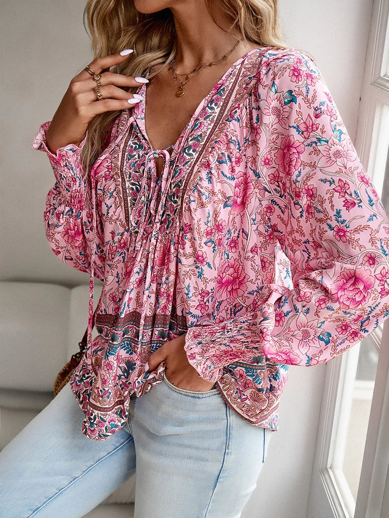 Shuvée – V-Hals Dames Blouse met Lenteprint en Losse Pasvorm