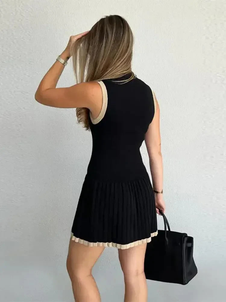 Beatrice – Strak Zittende Dames Mini Jurk van Gebreide Stof