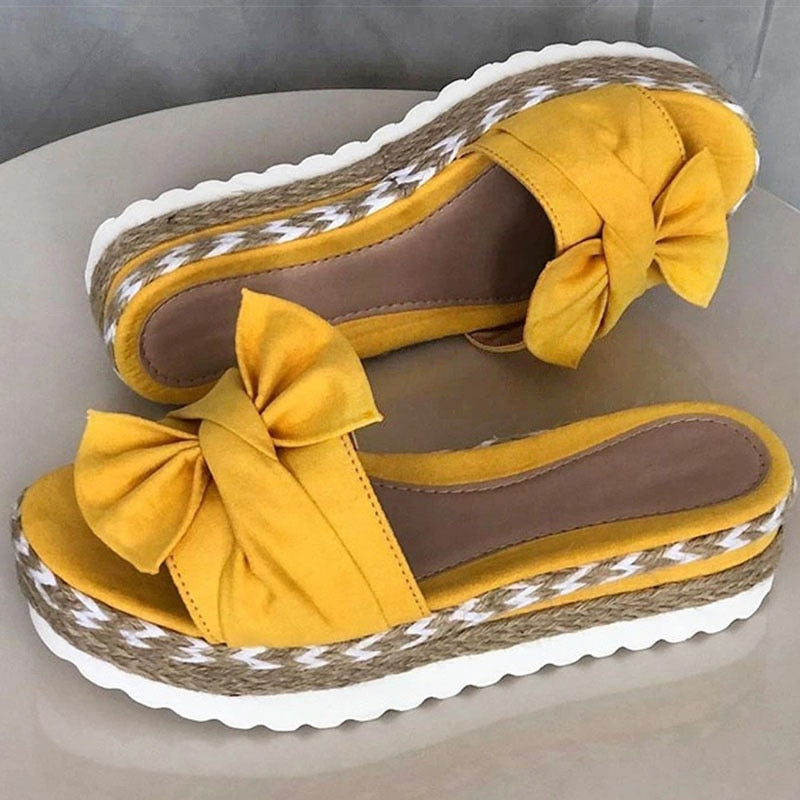 Isabella – Elegante Dames Sleehak Sandalen met Strikdetail