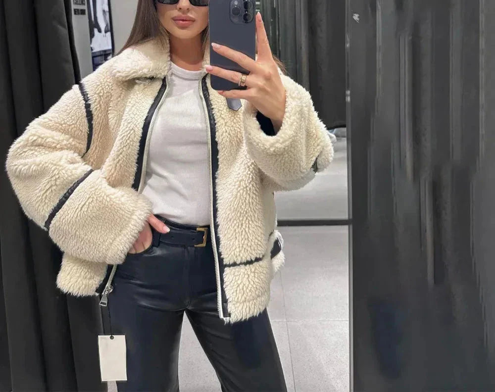 Clara – Beige Slim Fit Winterjas van Lamswol voor Dames