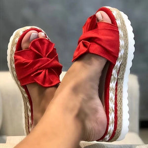Isabella – Elegante Dames Sleehak Sandalen met Strikdetail