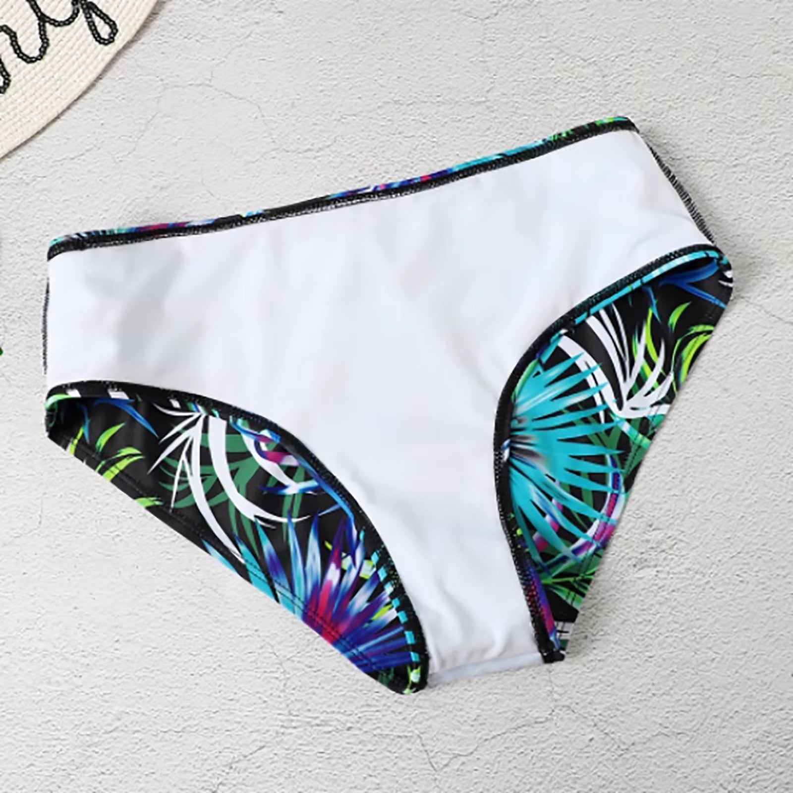 Camila – Dames Bikini Set met Hoge Taille en Bladerenprint