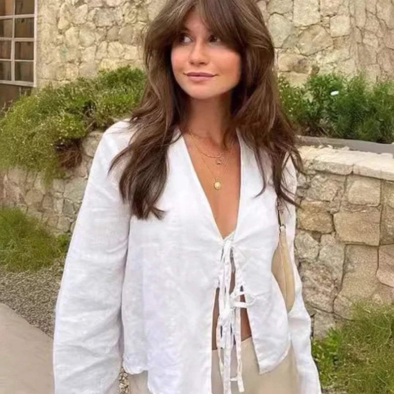 Giulia – Linnen V-Hals Damesblouse met Vetersluiting
