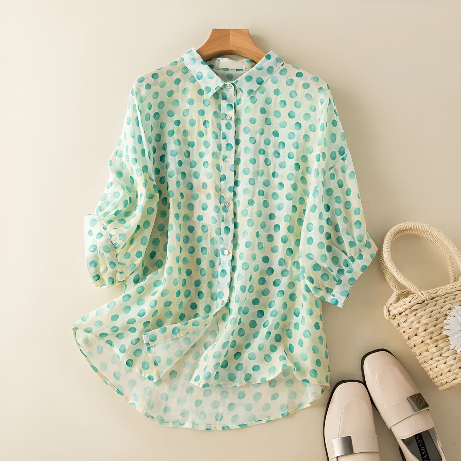 Luciana – Ademend Dames Linnen Blouse met Polkadotprint