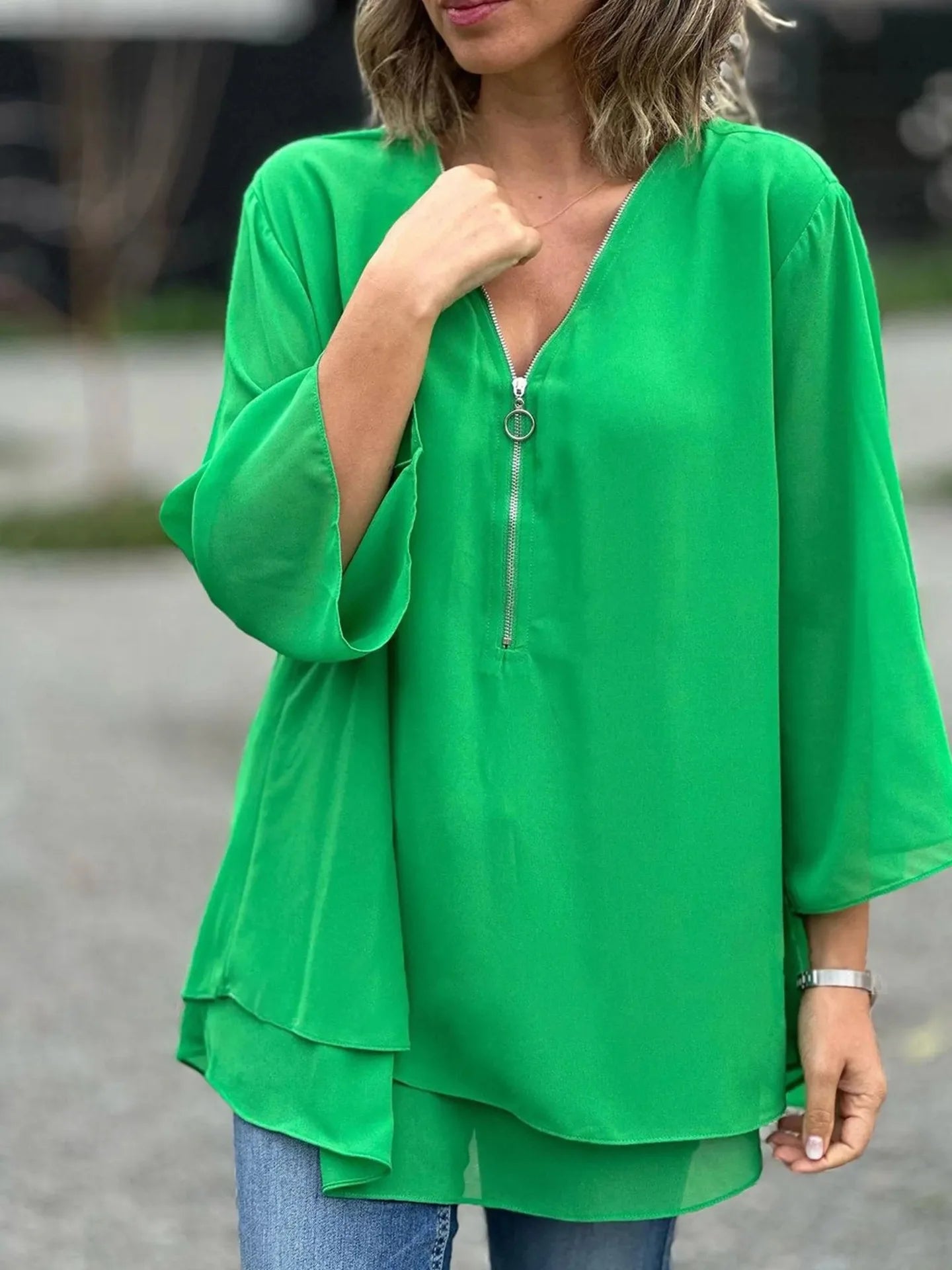 Jilainne – Losvallende Dames Blouse met Rits in Plus Size